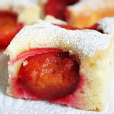 Prajitura cu prune simpla si pufoasa