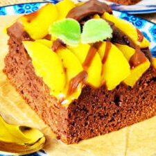 Prajitura-cu-cacao-si-piersici